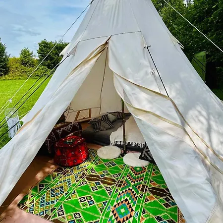 Luxusní stan Glamping Hive By Stream Viska (Plzen-South)