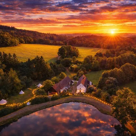 Glamping Hive By Stream Viska (Plzen-South)
