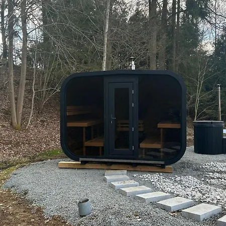 Glamping Hive By Stream Viska (Plzen-South)