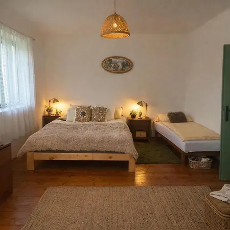 Glamping Hive By Stream Viska (Plzen-South)