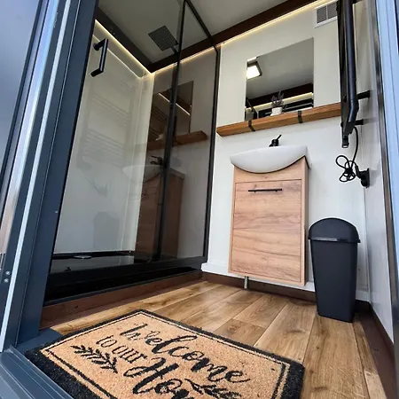 Glamping Hive By Stream