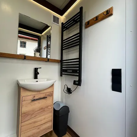 Glamping Hive By Stream Luxuszelt