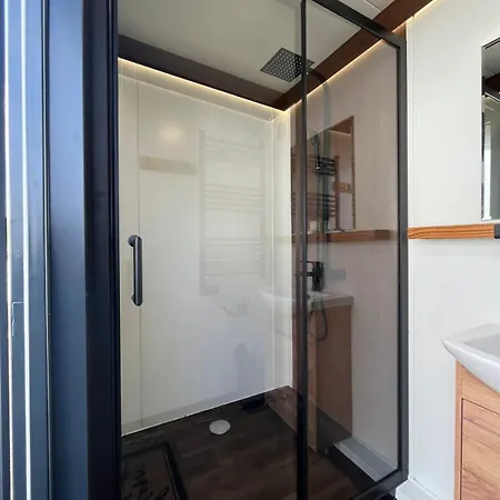 Luxusní stan Glamping Hive By Stream Viska (Plzen-South)
