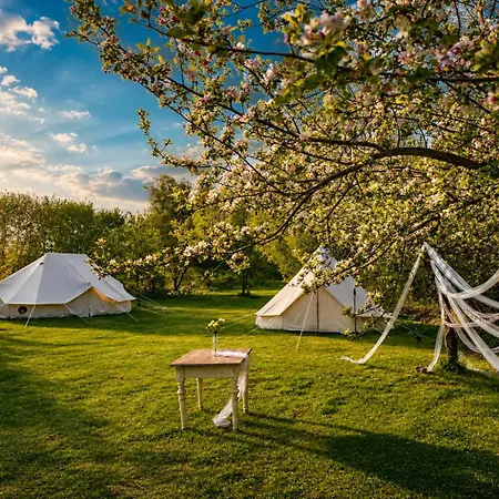 Luxusní stan Glamping Hive By Stream Viska (Plzen-South)