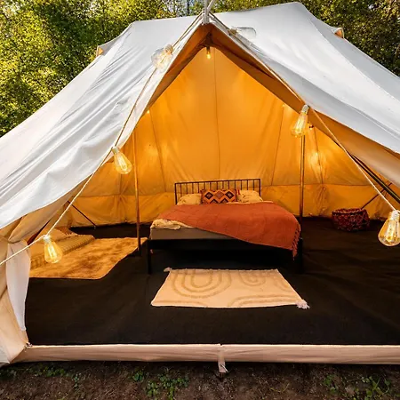 Glamping Hive By Stream 럭셔리텐트 Viska (Plzen-South)