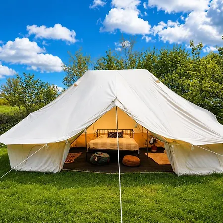 Glamping Hive By Stream Luxusní stan Viska (Plzen-South)