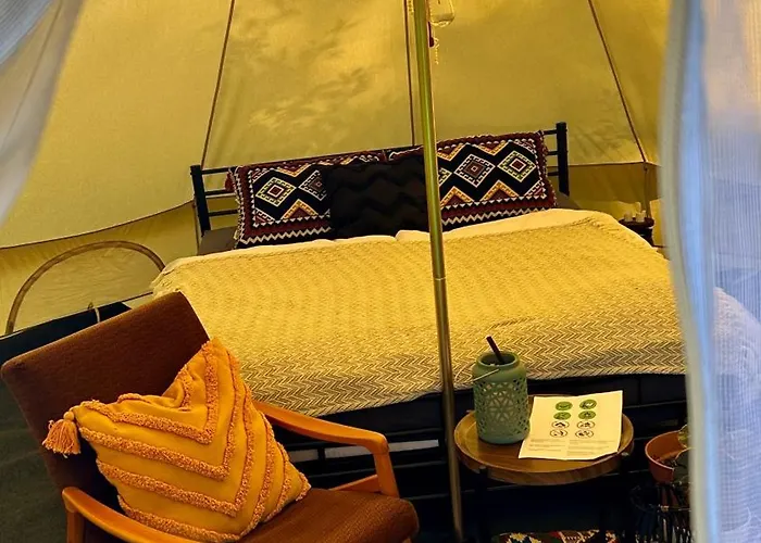 Glamping Hive By Stream