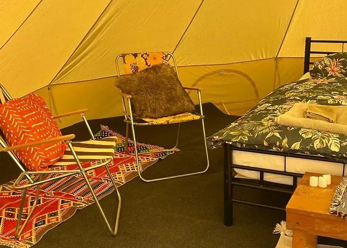 Glamping Hive By Stream