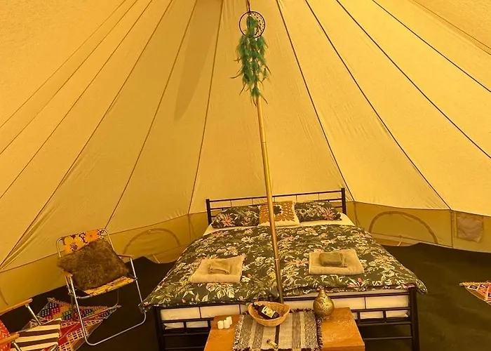 Glamping Hive By Stream