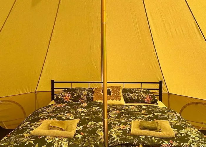 Glamping Hive By Stream